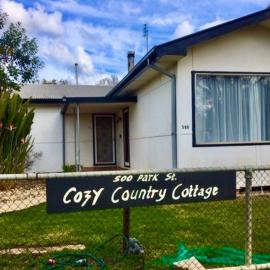 Cosy Country Cottage with AirCon, hotel u gradu Hay