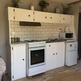 Cute Private Studio Flat with AIRCON!, hotel a Hay