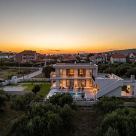 Villa Intrada ZadarVillas, Hotel in Sukošan