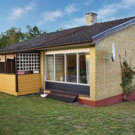 Gorgeous Home In Hästveda With Kitchen, hotel in Hästveda