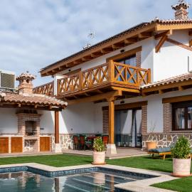 Arandas Village, готель у місті Navahermosa