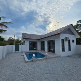 ZN Homestay Mengabang Telipot - Private Pool, hotel in Kampong Pengkalan Maras