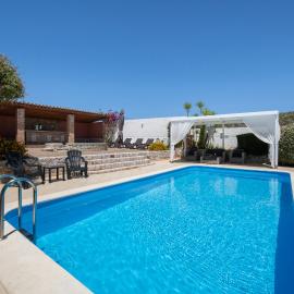 Luxury Seaside Villa Plumeria ,50m to Sandy Beach, Chania、Tersanasのホテル