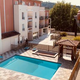 Terres de France - Résidence Côté Provence, hotel in Gréoux-les-Bains