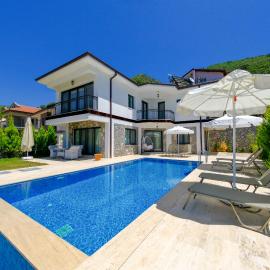 Mediterranean Breeze Villa - Family-Friendly Luxury Villa - Fethiye by Sunworld Villas, hotell i Fethiye