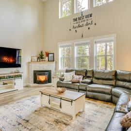 Spacious Donnelly Family Home w/ Private Hot Tub!