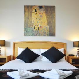 Meadowbrook Hotel Brisbane, hotel di Loganlea
