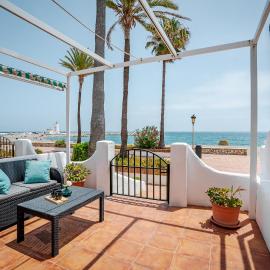 30 Beachhouse 15m beach sea Duquesa Manilva Andalucia – hotel w mieście Manilva