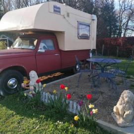 Le Pick up 403 vintage, hotel v destinaci Oradour-sur-Glane
