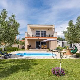 Villa Sunny Olive, hotel i Peroj