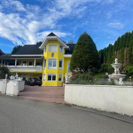 Apartments in elegant Villa am Red Bull Ring in Spielberg, Hotel in Spielberg