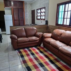 Casa Tranquila Completa a 300 mts da praia、イタニャエンのホテル
