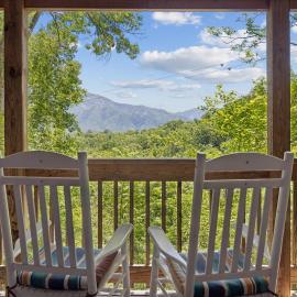 Southern Oak at Chalet Village - 5 Minutes from Gatlinburg and National Park