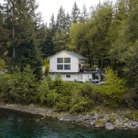 Riverside Retreat on Skagit River, hotel in Concrete