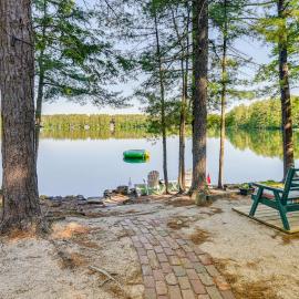 Lake Ivanhoe Family Escape w/ Fire Pit!, hotel a East Wakefield