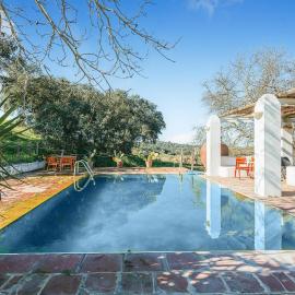Pet Friendly Home In Valverde De Leganés, hotel in Valverde de Leganés