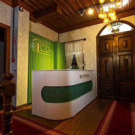 Araz White House, khách sạn ở Burgaz