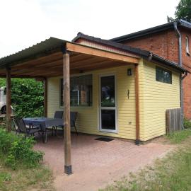 Ferienhaus in Petersdorf mit schönem Garten, hotel in Funfseen