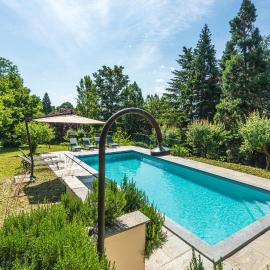 Casa Rita, Charming House with pool, Asti、アスティのホテル
