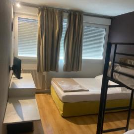Hotel Le Lagon, хотел в Рошфор-дю-Гар