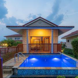 River Bank Jungle Resort, Chitwan, hotel en Chitwan