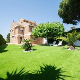 Casa Nina junto Barcelona Centro y playa、Teiàのホテル