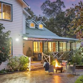 Serenity House Pemberton & Wellness Spa, Hotel in Pemberton