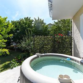 Apartmani Dolores โรงแรมในคาชเตลา