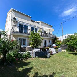 Apartmani Dolores, хотел в Кащела