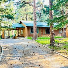 Cabin on the Creek with Fireplace, Game Room, and Firepit, hotel a Colorado City