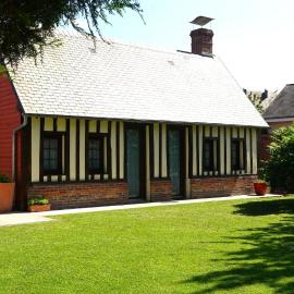 Clos des pâquerettes : Maison avec jardin privatif, hotel di Yvetot