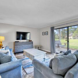 Cozy renovated ground floor unit - Golf Villa - on the Golf Course, viešbutis mieste Destinas