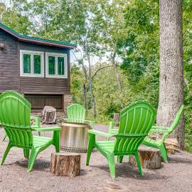 Cozy Steelville Retreat: River + Trail Access!, hotel em Steelville