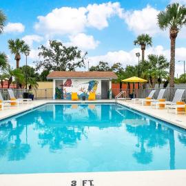 Home 1 Suites Extended Stay - Kissimmee، فندق في كيسيمي