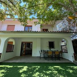 Villa Nāos - ADAMOS HOLIDAYS, hotel in Skala Fourkas