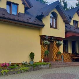 Noclegi u Kiesza, hotel in Ustrzyki Dolne