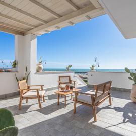 CASA MIRA luxury sea house fco airport, хотел в Фиумичино