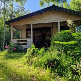 Sosnowa Odnowa - domek na Mazurach z sauną i balią, hotel em Rybno