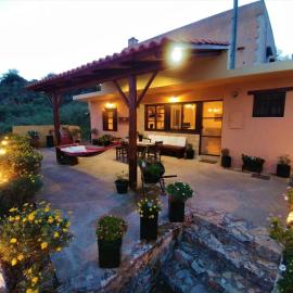 Thymes traditional house, hotel a Loúlos