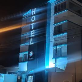 URANO BUSINESS HOTEL，卡斯楚的飯店