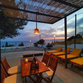 Alexandra's Sea Front Villa, hôtel à Pefki