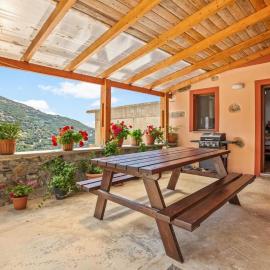 Maria's House with View in Kambos