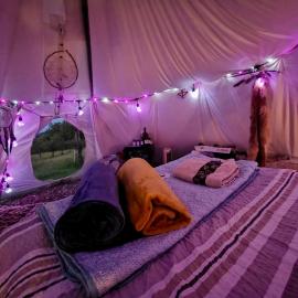 Romantic Wildlife & Stars Teepee Experience Apuseni Mountains, hotell i Tomnatic