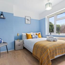 Beautiful 5 Bedroom House in Aylesbury free Parking PENN ROAD