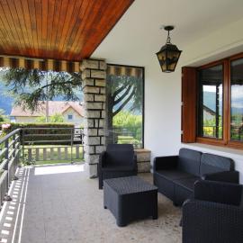 Charming house with great views, hotel i Brison-Saint-Innocent