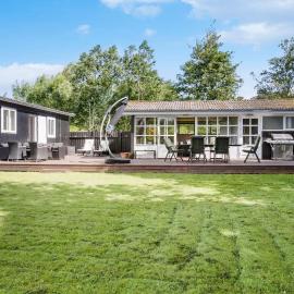 Nice Home In Store Fuglede With Wifi, hotel a Store Fuglede