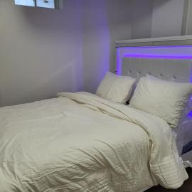 Cozy room basement with separate entrance, hotel a Brampton