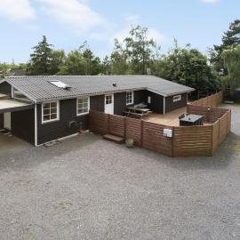 3 Bedroom Nice Home In Store Fuglede, hotel em Store Fuglede