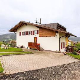 Casa vacanze in Val di Non, hotel em Romeno