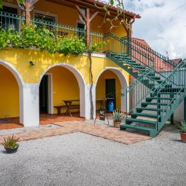 Ubytování Kroupa, hotel in Dolní Dunajovice
